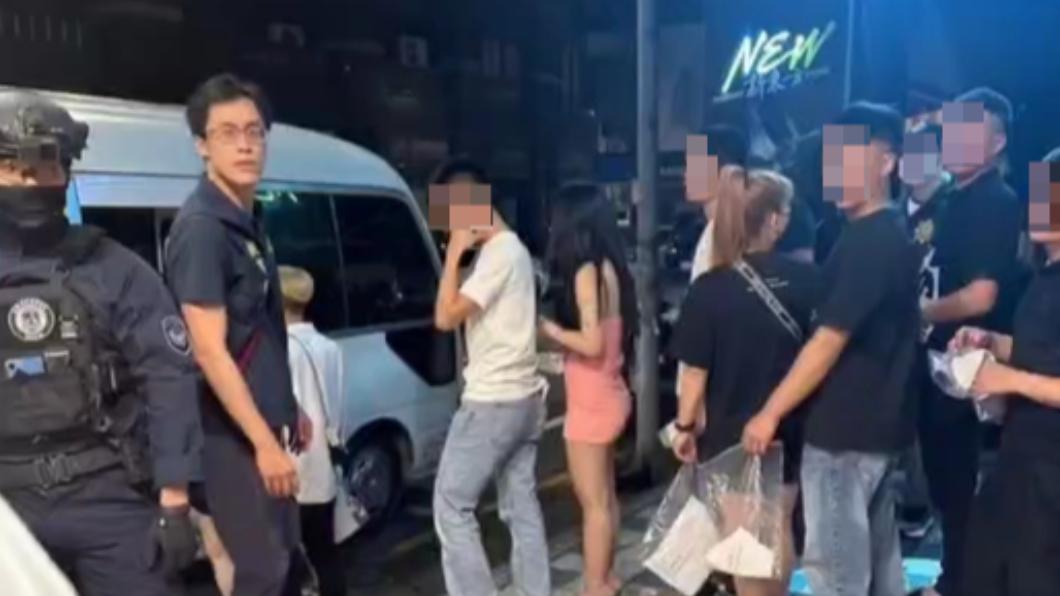 越南籍移工桃園舞廳中秋連假狂歡 警一查700人涉毒