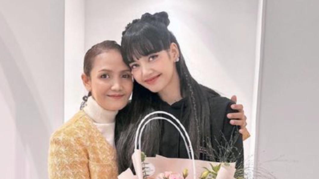 親媽也遭殃!挺Lisa瘋馬秀「我以為會更性感」 被網友轟到關帳