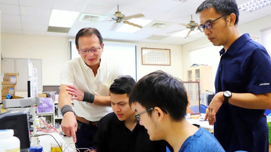 嘉義大學師生研發茶多酚濃度偵測器 數分鐘內搞定