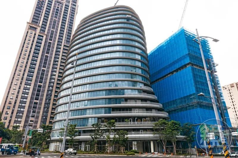 瞄準侯友宜本命區新北市,柯文哲訪美前敲定競選總部落腳新莊的麗寶集團總部大樓(圖)1、2樓。(圖/鏡週刊)