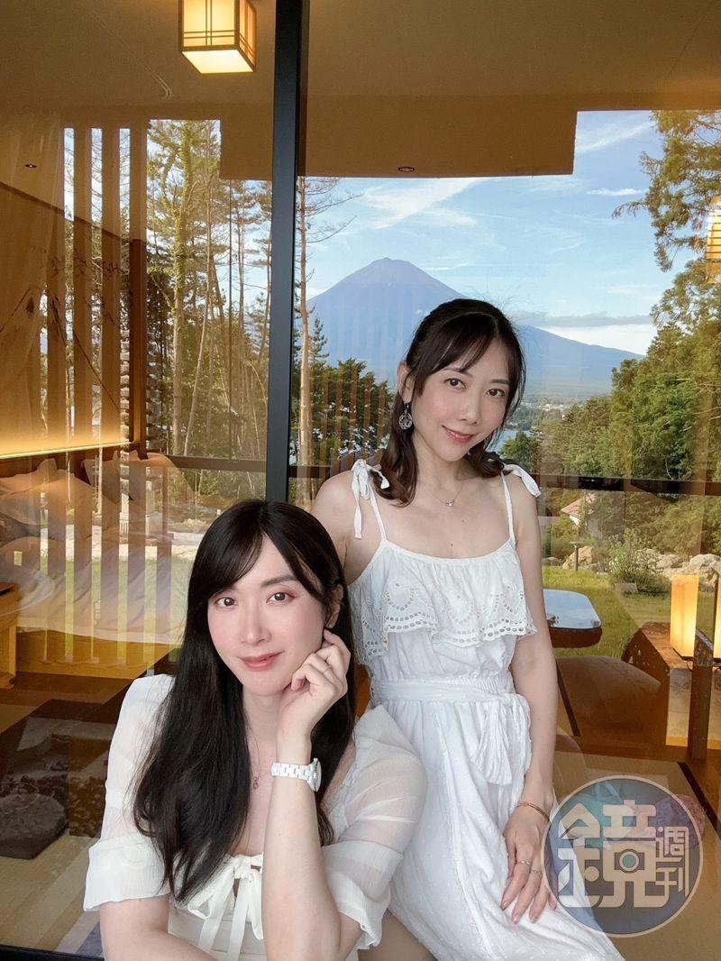 陳漢章(左)和太太(右)合照,感謝太太體諒他扮女裝。(圖/鏡週刊)