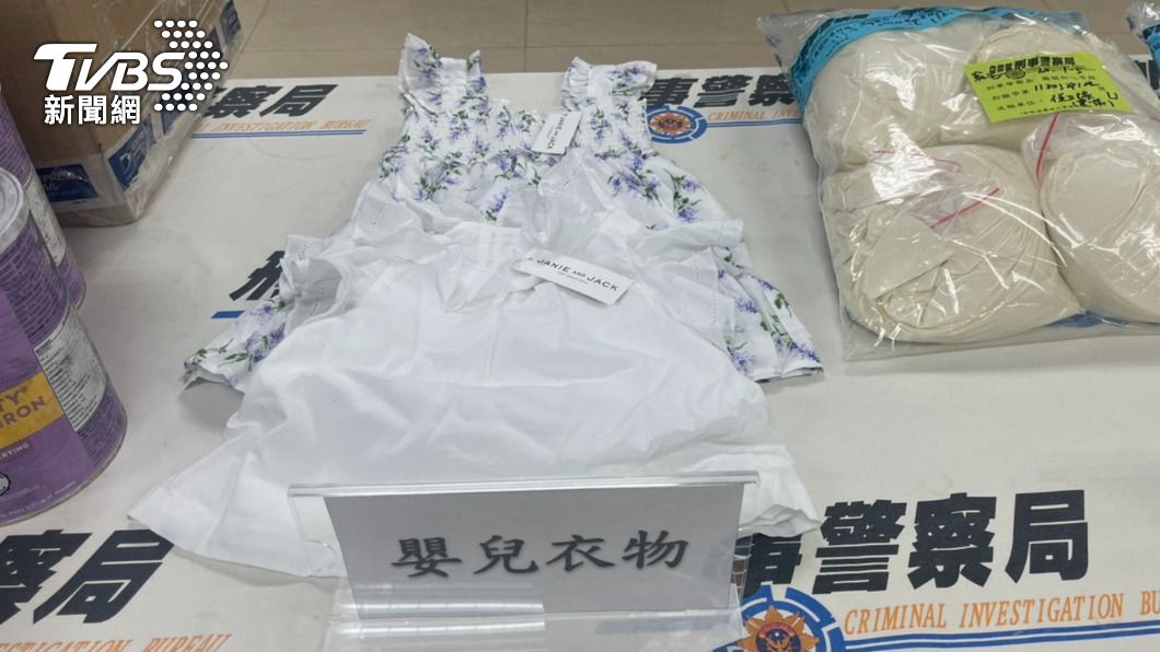 包裹內還有一件嬰兒衣物。(圖/TVBS)
