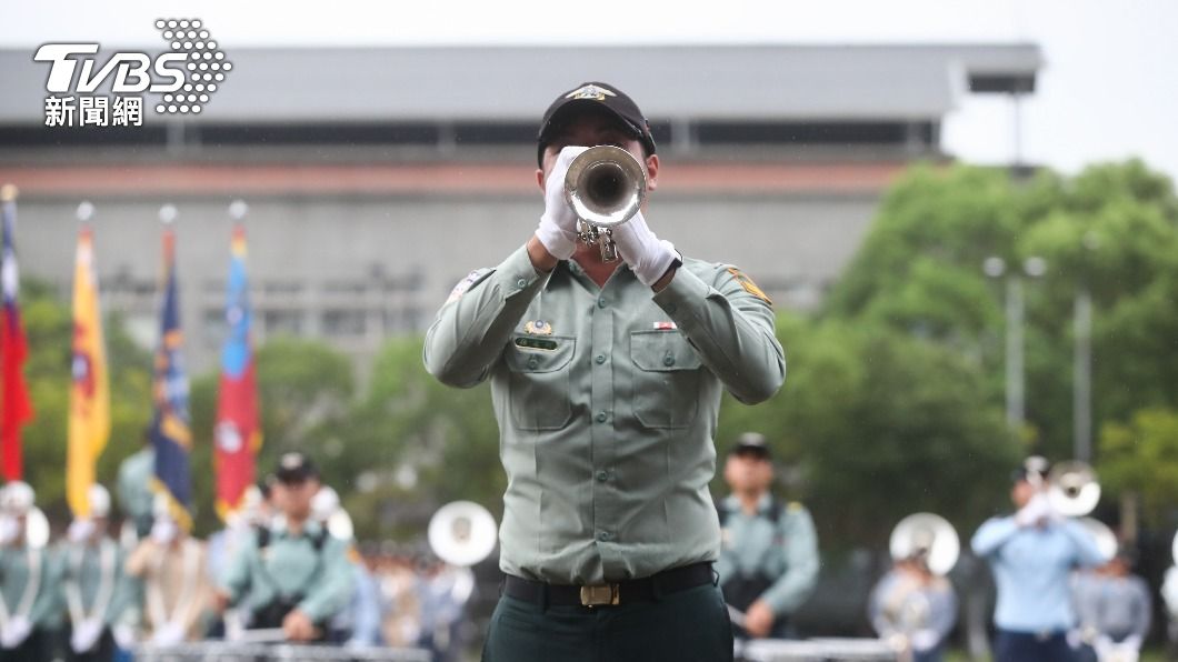 三軍樂儀隊國慶操演!首納銅管編行進鼓號樂隊