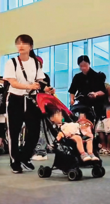 小豬經紀人小霜帶著一雙兒女,也一起到沖繩度假。(圖/鏡週刊)