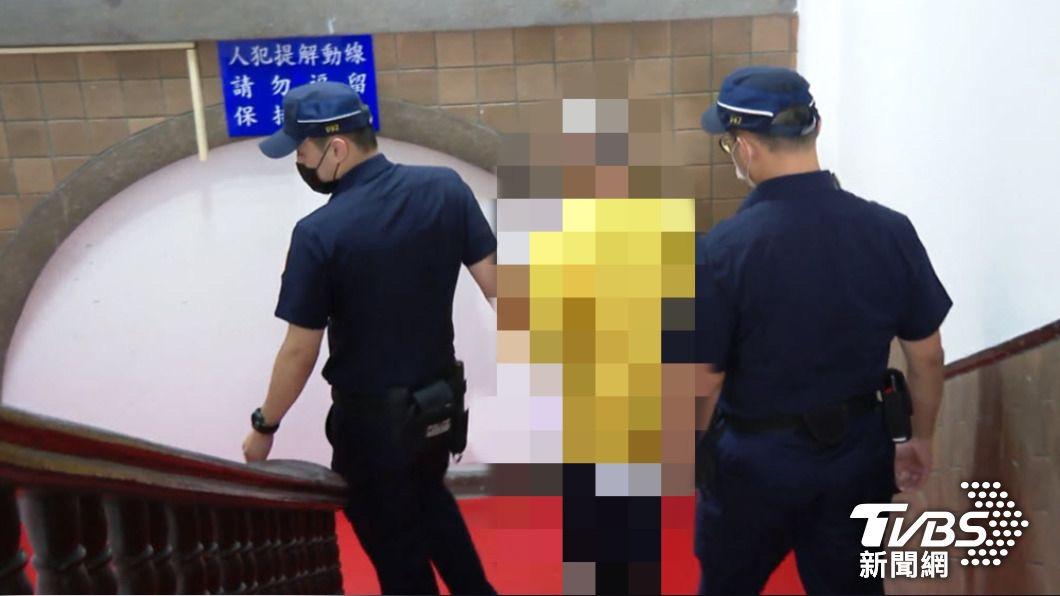 受刑人飆罵髒話挑釁！法警被激怒「過肩摔」狠狠修理　下場慘