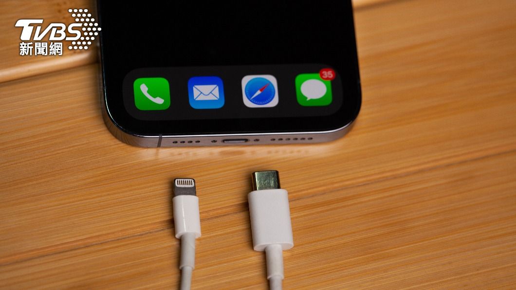 iPhone 15將Lightning改為Type-C接孔。(示意圖/shutterstock達志影像)