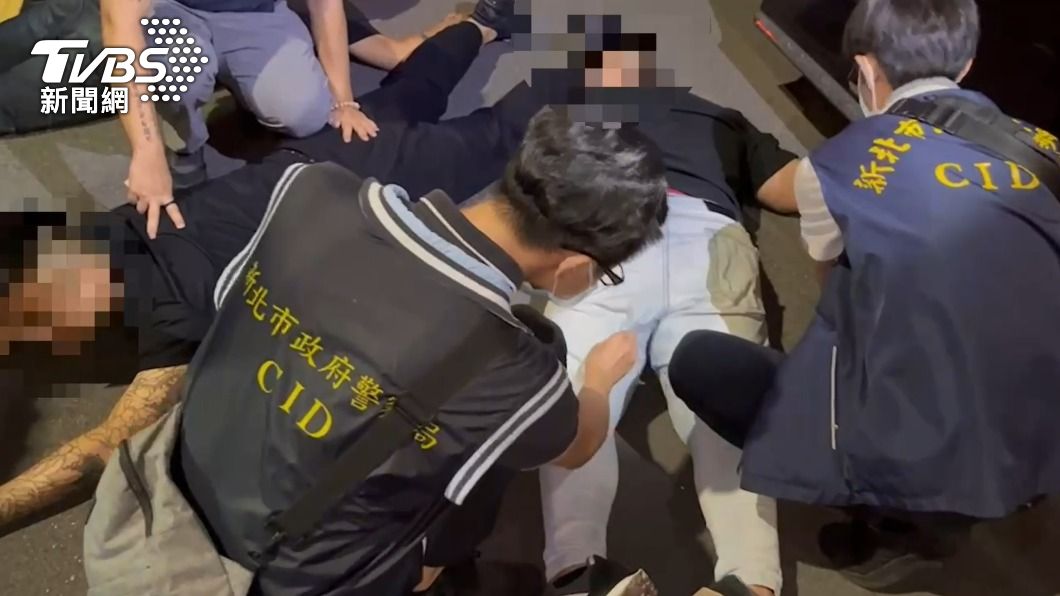 3萬5不還懷恨在心　19歲男烙人到朋友家樓梯間潑汽油放火