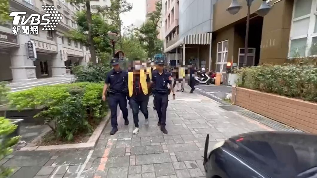 胡男等7人被警方移送法辦。(圖/TVBS)