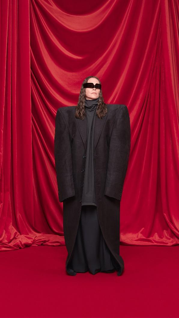 Balenciaga箱型剪裁。（圖／品牌提供）