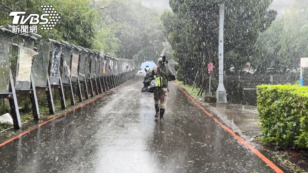 小犬強襲！文化大學宣布遠距上課竟挨罵　山上暴雨慘況曝
