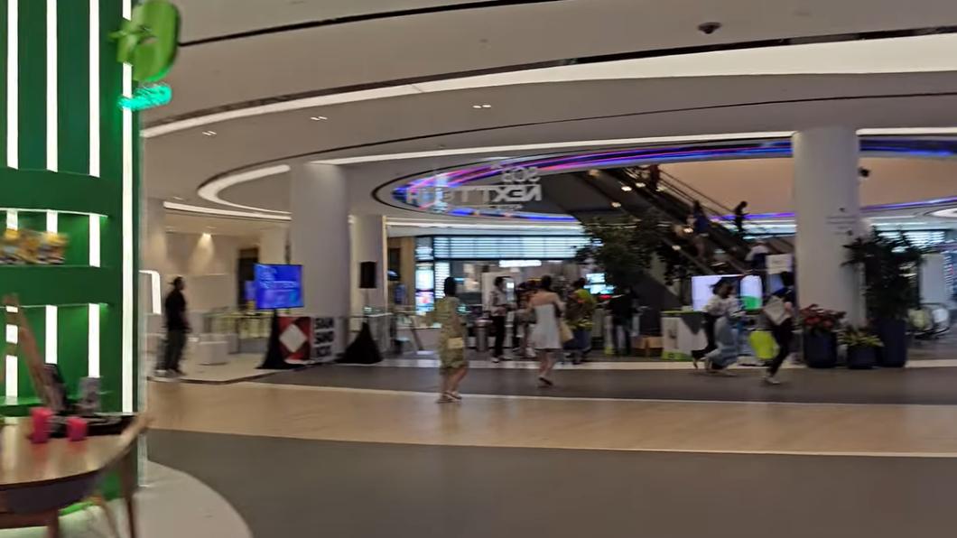 胡慧冲錄下槍擊案發生後現場的情況。(圖/翻攝自