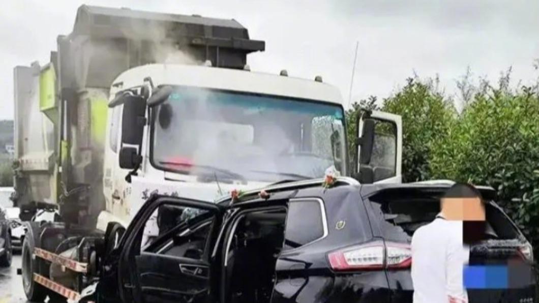 婚禮變喪事！7人座禮車突變換車道「迎面撞擊大車」　釀6人死亡