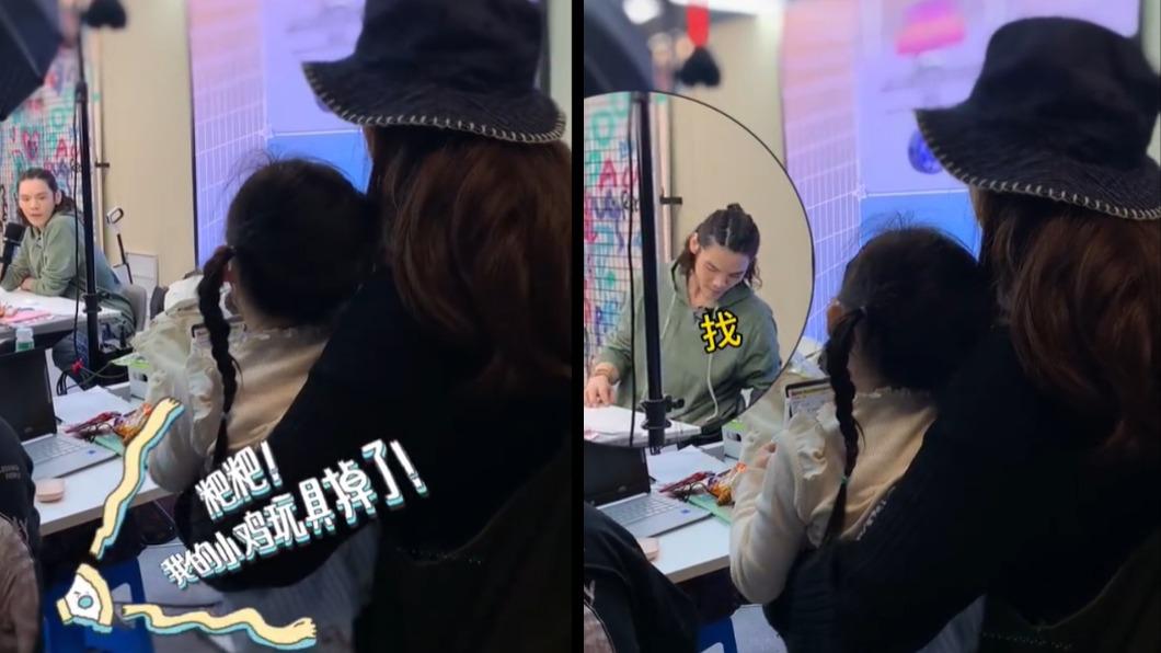 向佐在直播時聽見女兒的要求,依舊使命完成。(圖/翻攝自向佐JackyHeung微博)