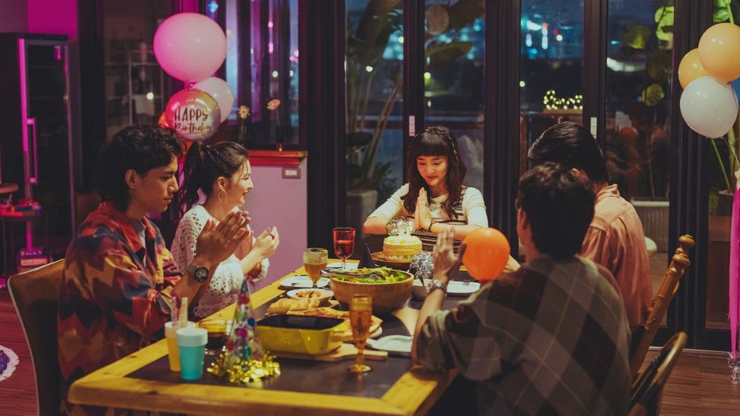 《此時此刻》釋出正式預告。(圖/Netflix提供)