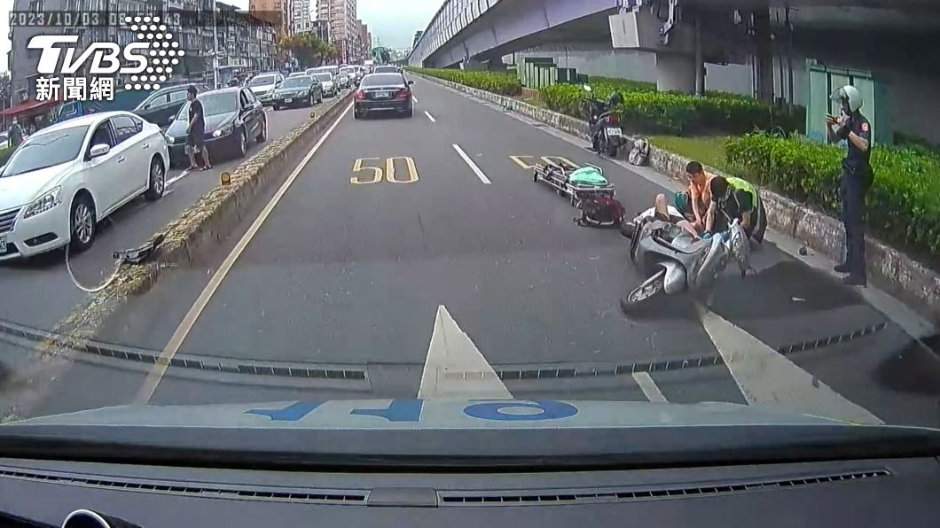 警消到場為鍾女急救。（圖／TVBS）
