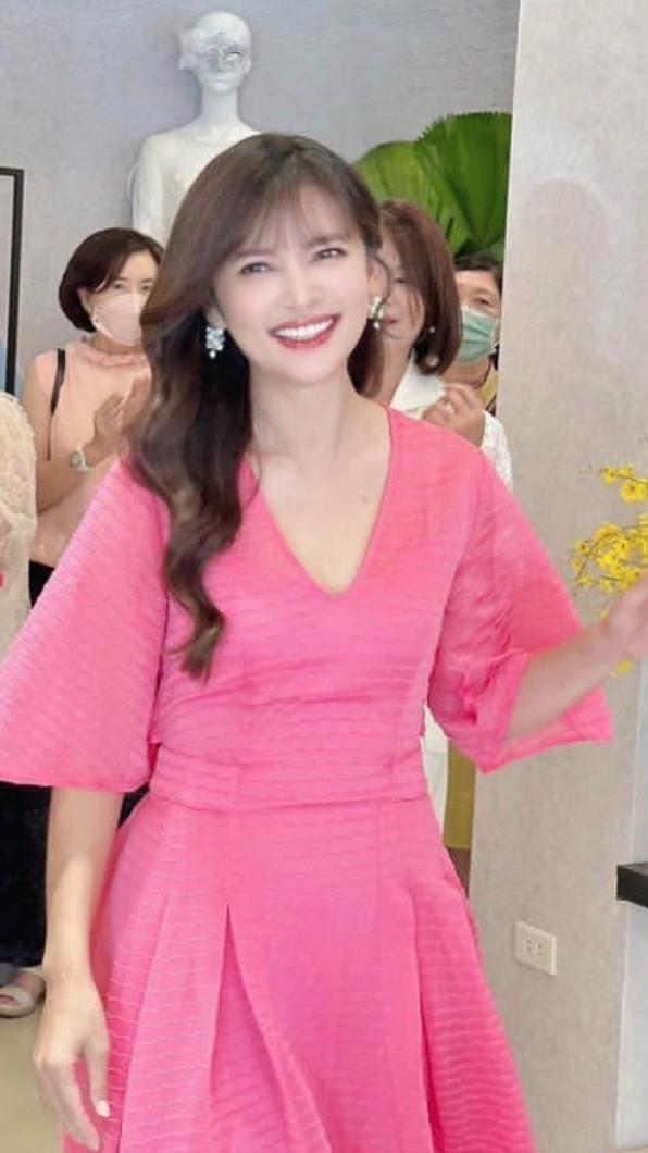最美氣象主播穿著美艷。（圖／翻攝自王淑麗　IG）