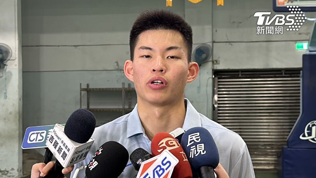 余祥平受訪時表示：「努力做自己不要放棄，勇敢追夢」。（圖／ＴＶＢＳ）