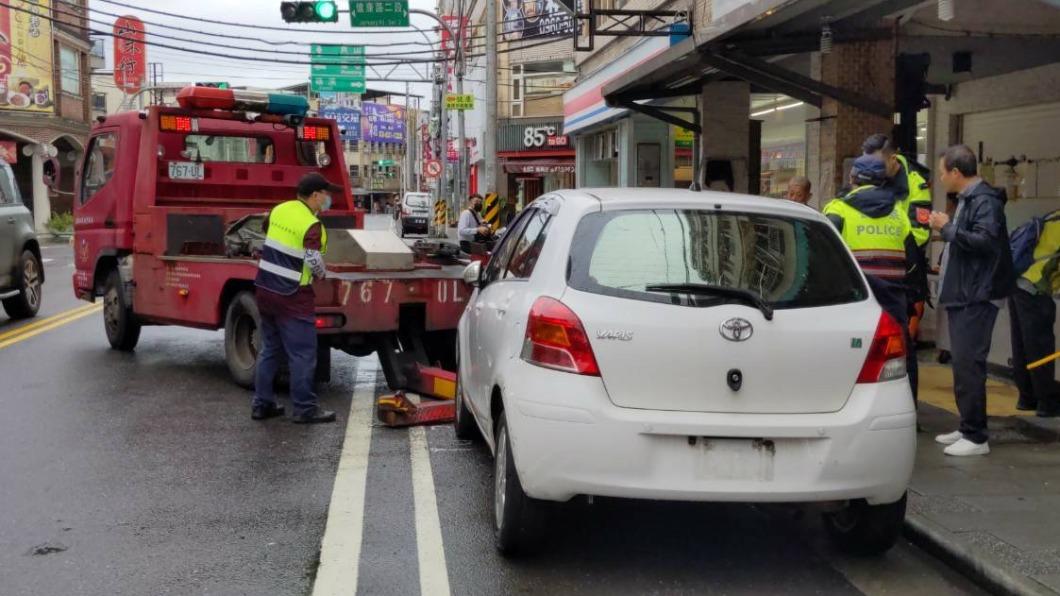 霸王車不繳罰鍰 行政執行署路邊查封(圖/宜蘭分署 提供)
