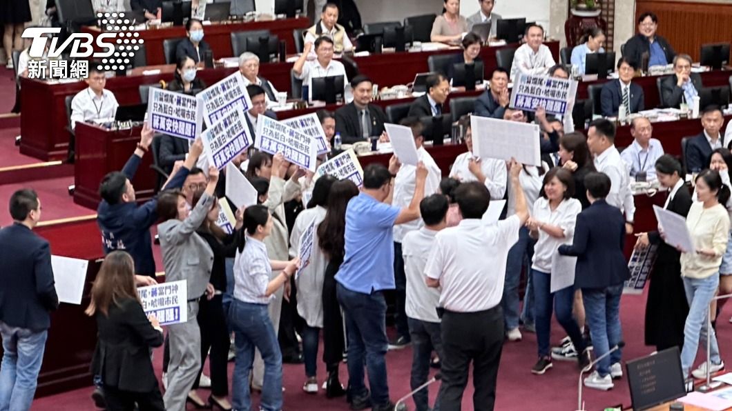 為藍白合做準備?綠杯葛蔣萬安施政報告「柯留爛尾、蔣當門神」