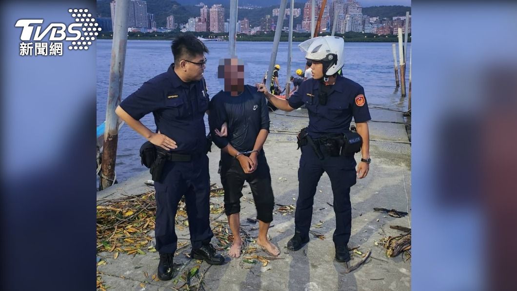 逃逸移工遇盤查狂奔跳入淡水河 體力不支被救起