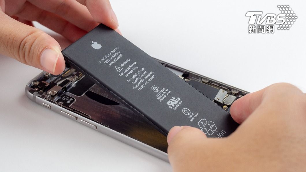 果粉快看！iPhone原廠換電池限時降價　最便宜$2000有找