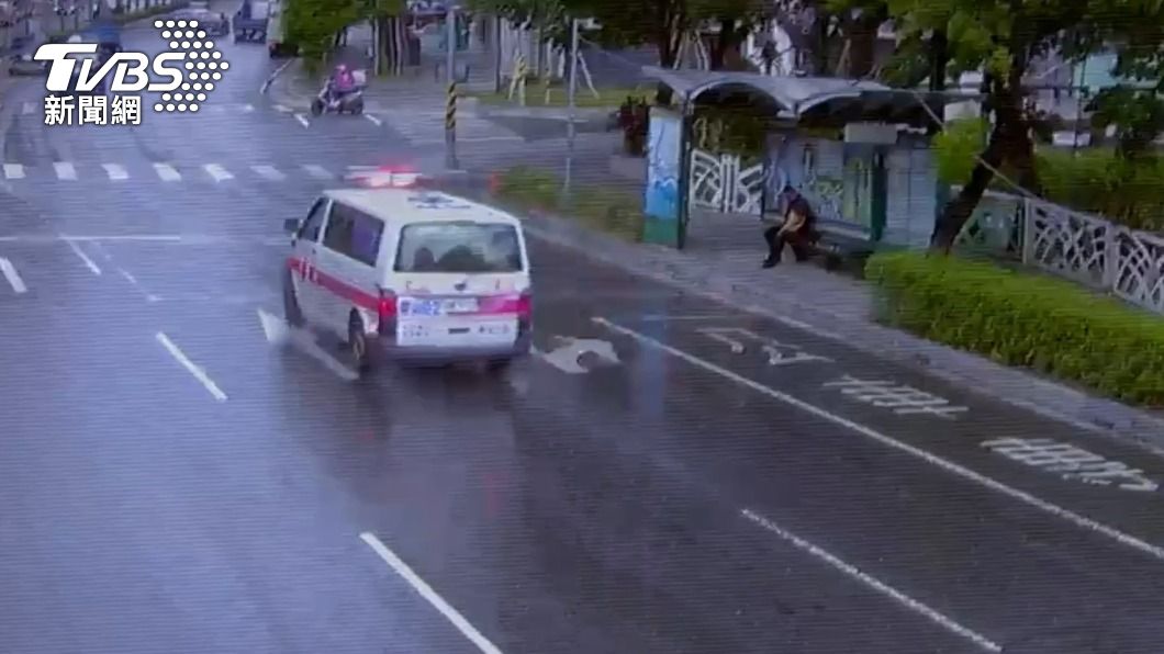 男童被緊急送往輔大醫院救治,稍早已恢復生命徵象。(圖/TVBS)