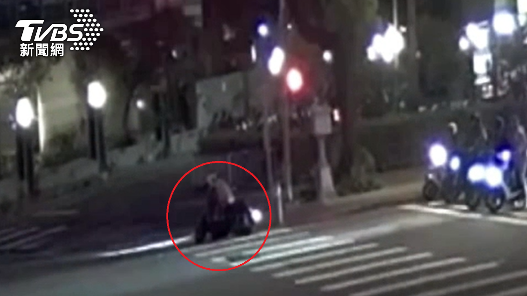 今日我最衰！女騎士遇颱風連摔兩次　連倒車都遭壓