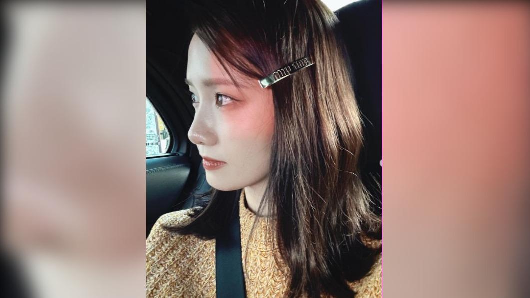 潤娥的造型少女感十足。(圖 / 翻攝自@yoona__lim IG)