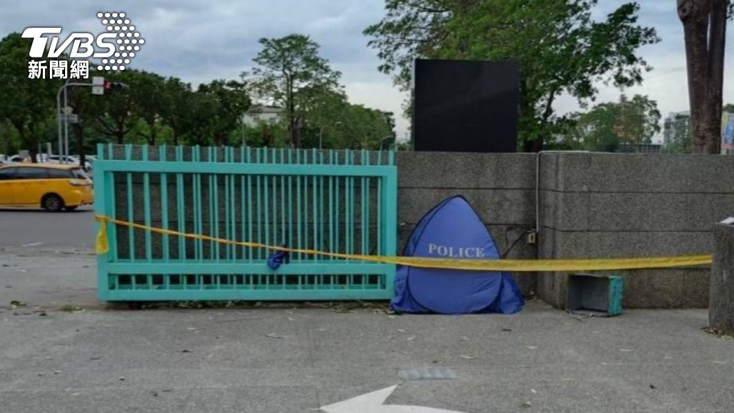 高雄某國中女保全「跪姿」陳屍校門口！整夜無人發現死因曝