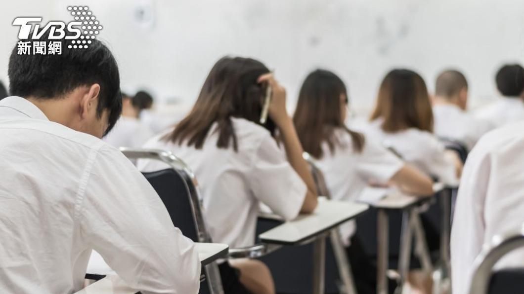 中國年輕人從小就開始承受龐大的學業競爭壓力。(圖/達志影像Shutterstock)
