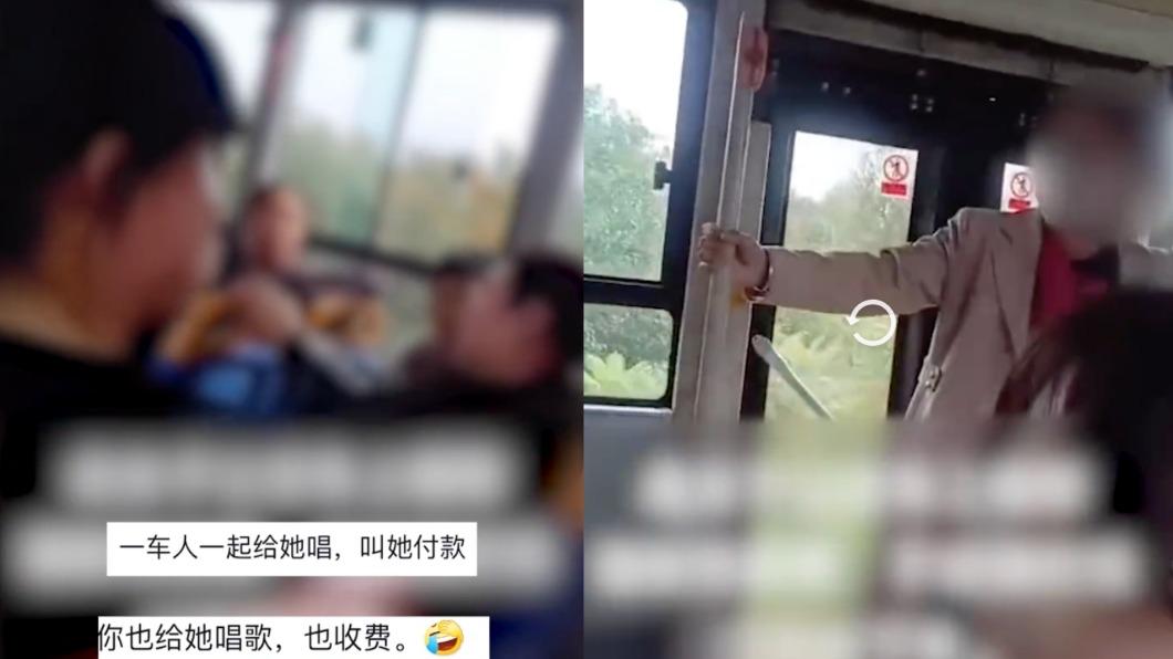 大媽與乘客發生爭執,擋住車門不讓下車。(圖/翻攝自微博)