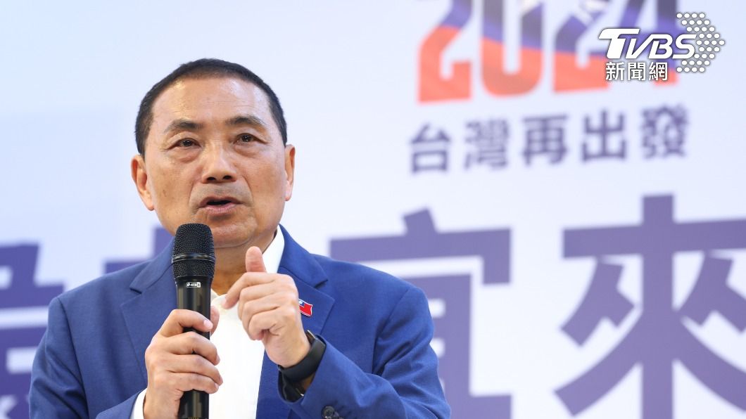 侯友宜稱以「市民」身分赴新北國慶升旗 綠批:什麼兒戲決策