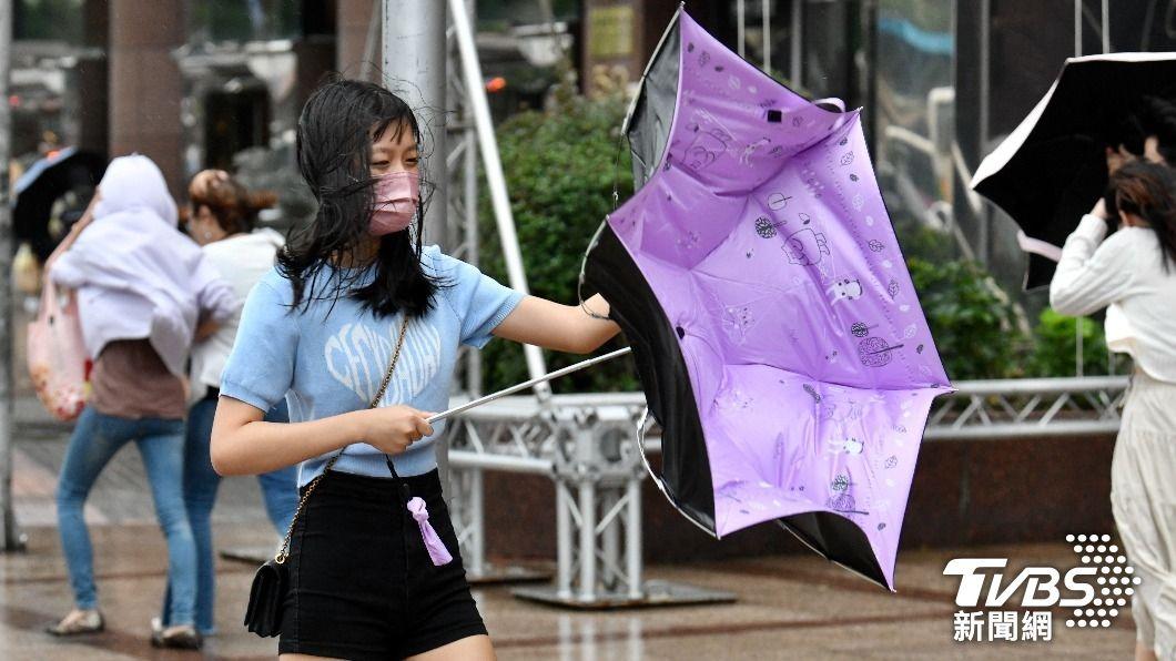 國慶甩雨彈！鋒面+東北季風變天轉涼　下週末恐有颱風生成