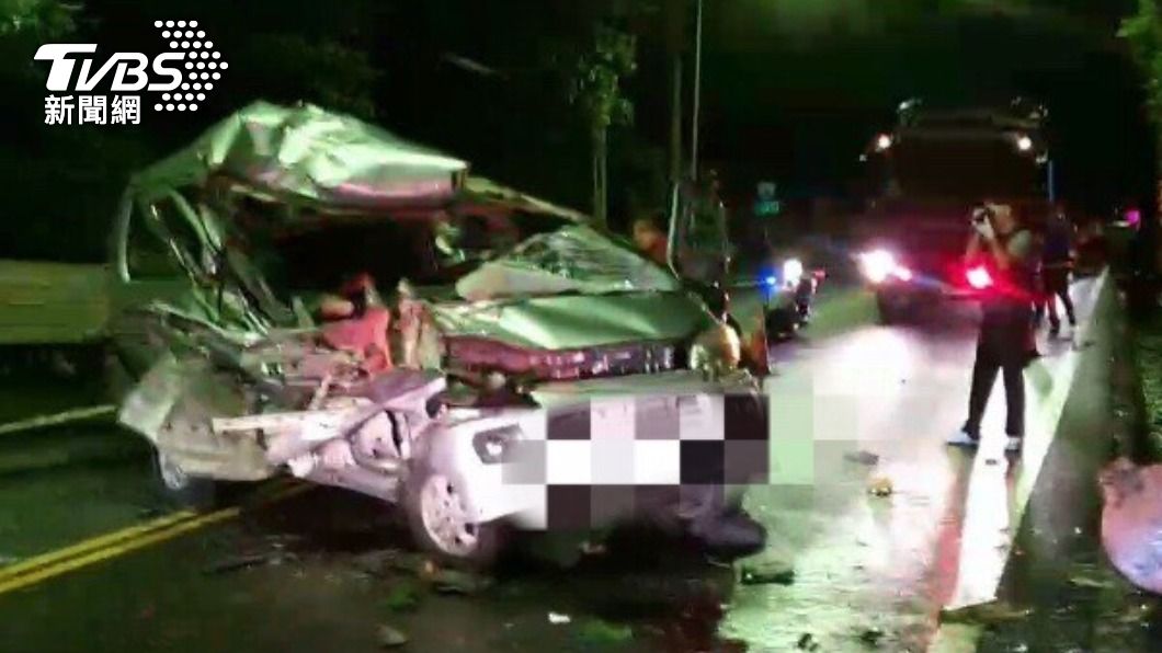 高雄六龜貨車酒駕過彎自撞山壁 駕駛乘客雙亡