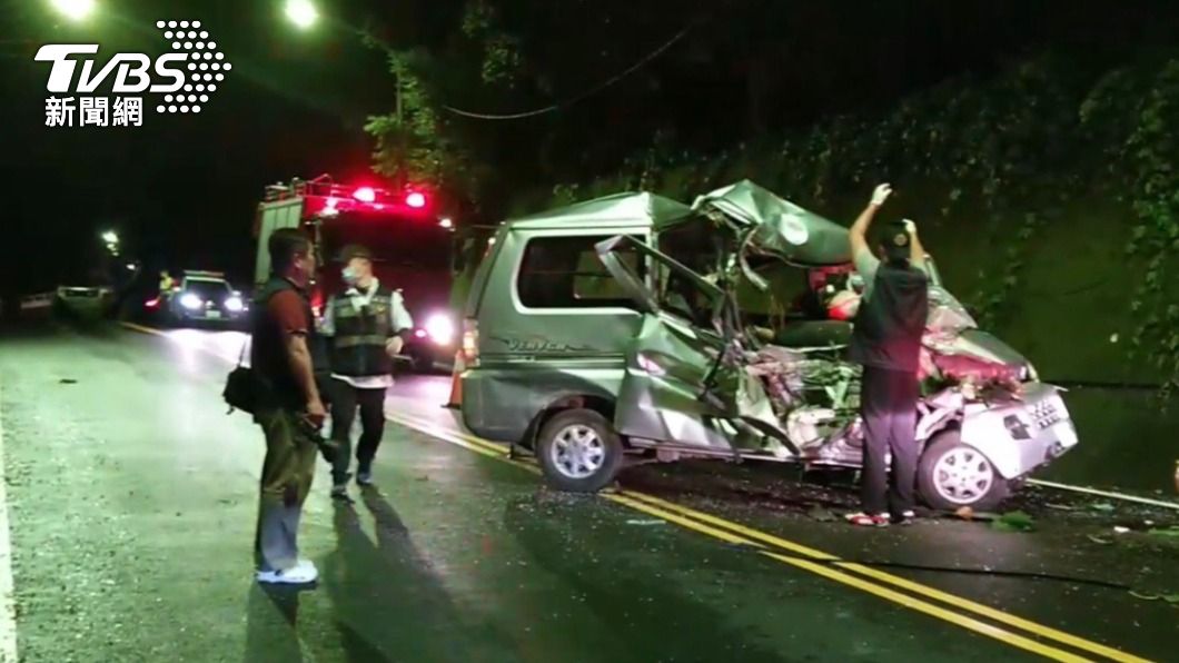 駕駛自撞山壁造成死亡車禍。(圖/TVBS)