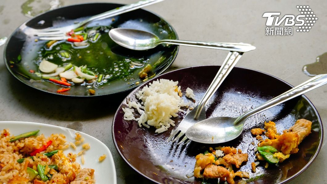 廚餘沒收拾乾淨,隔天容易酸臭。(示意圖/shutterstock達志影像)
