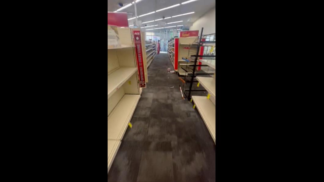 警力不足!美藥妝店遭「零元購」洗劫 商家卻只能摸鼻認賠