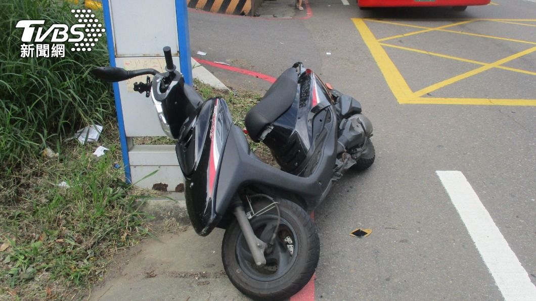 車禍造成曾姓男機車騎士死亡。(圖/TVBS)