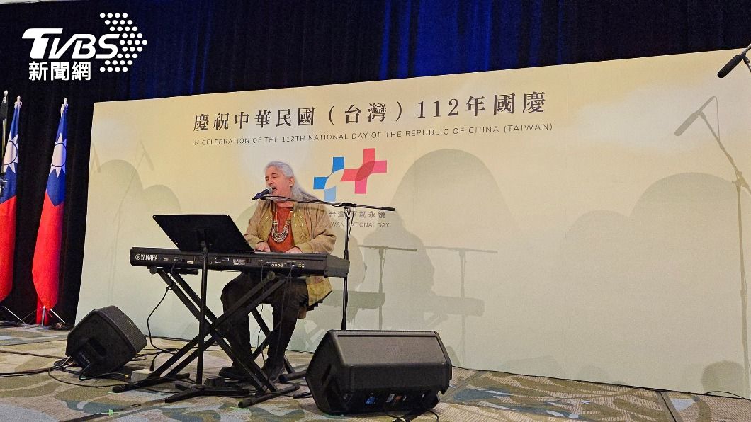 溫哥華祝賀國慶 馬修連恩深情唱出台灣情懷