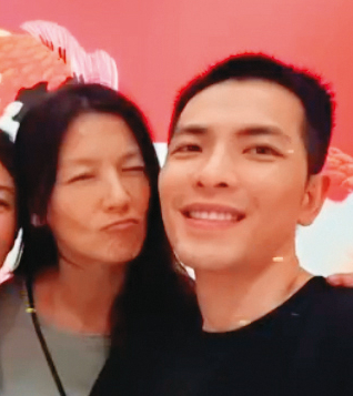 林熙蕾（左）與女兒的乾爹蕭敬騰（右）合照…欸林熙蕾妳在哪？（揉眼睛）（圖／翻攝自林熙蕾IG）
