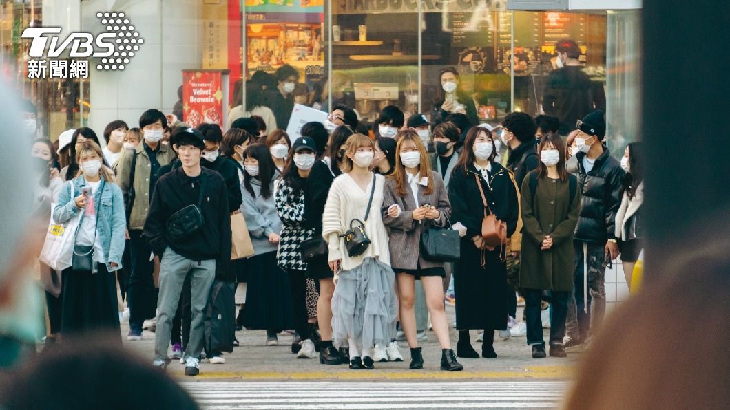 大量觀光客的湧入對日本居民日常生活造成衝擊。（示意圖／Shutterstock達志影像）