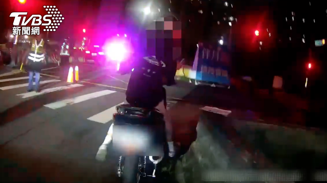 不爽改車遭罰「狂拍員警」嗆：當我不懂法律？分局：勿拍臉特寫