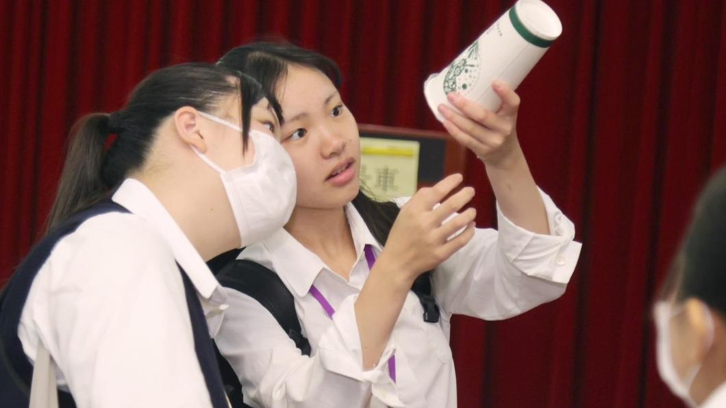 「翡翠騎士」抵台慶雙十!驚喜收蔡英文送鹽酥雞、愛玉台式宵夜