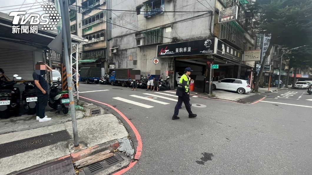 新店街頭隨機砍人!嫌持刀追逐亂砍遭逮 男多處受傷送醫