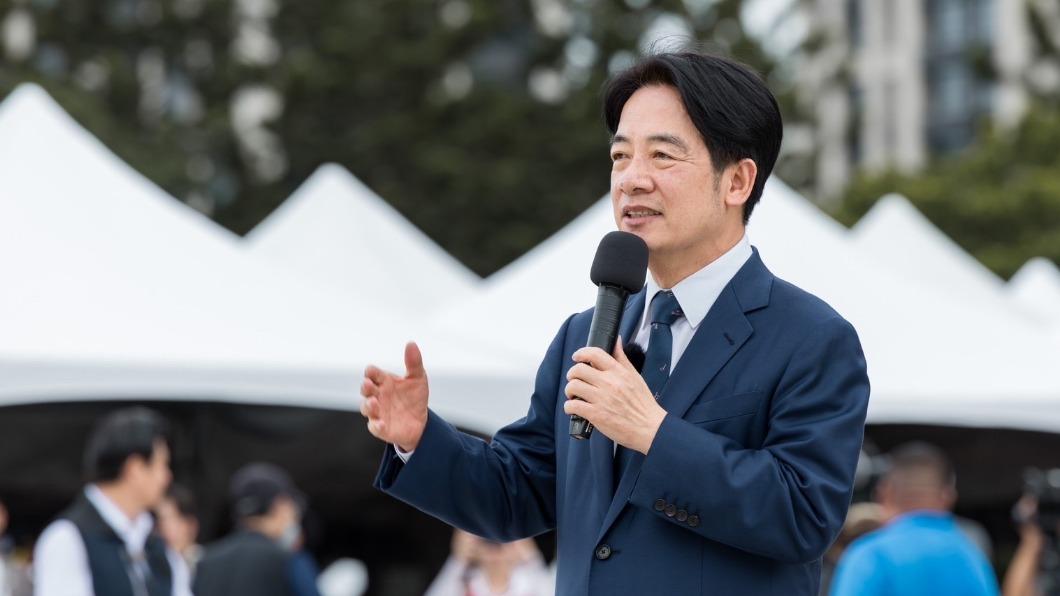 副總統賴清德今下午前往自由廣場,探班國慶大典上表演的各團體。(圖/總統府提供)