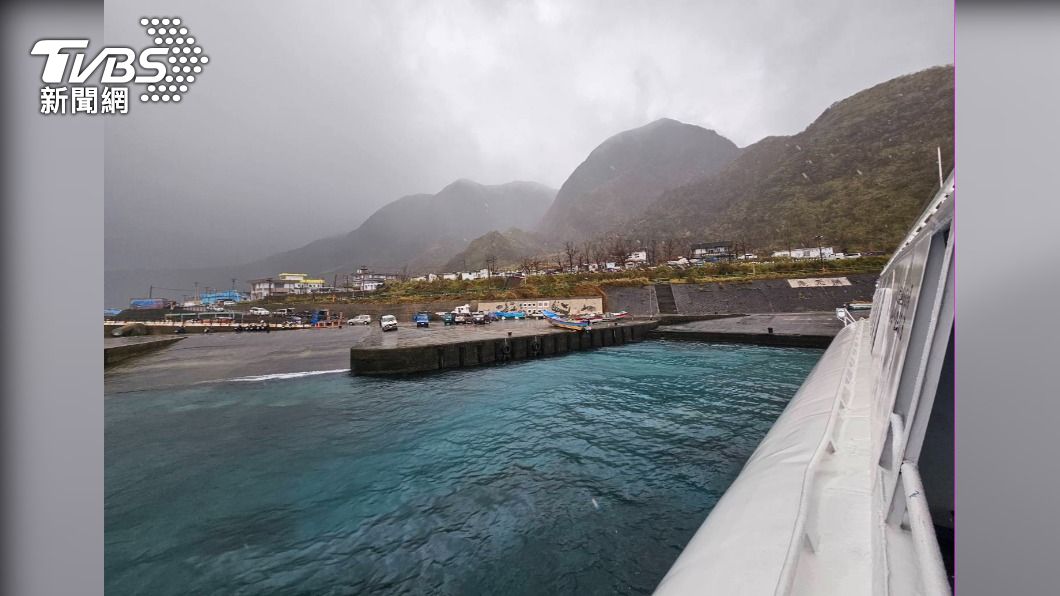 直擊蘭嶼災後第一線!全島與世隔絕「地墊式通訊、手機版公共電話」宛如末日