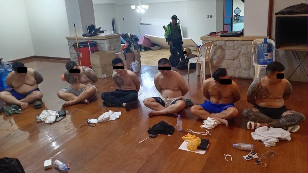 秘魯警破獲「台灣電信詐騙」集團 嫌犯雙手被綁冏樣曝