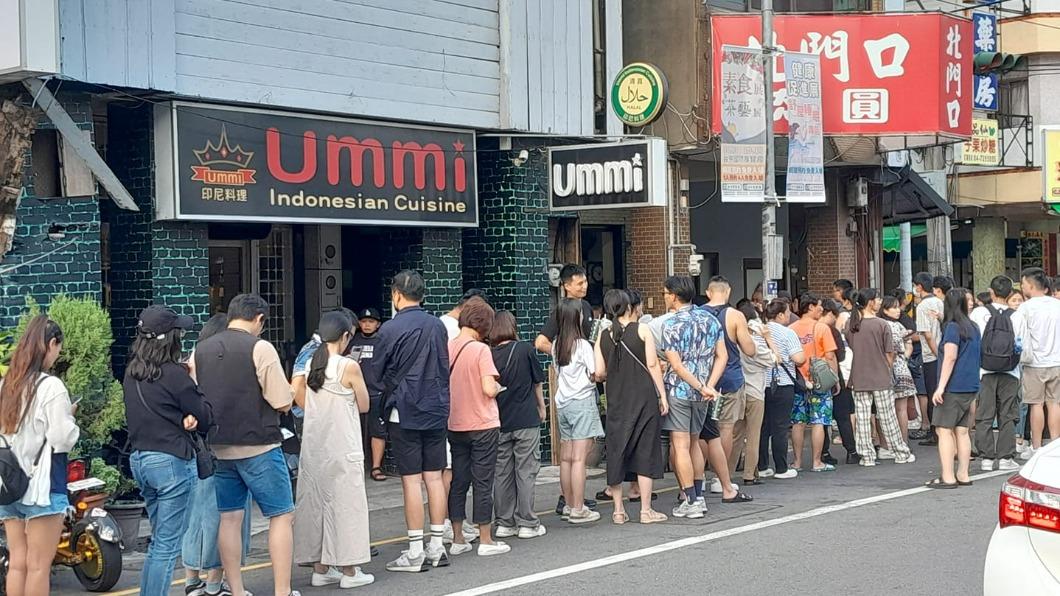 北門口肉圓排隊排翻。(圖/翻攝自路上觀察學院)