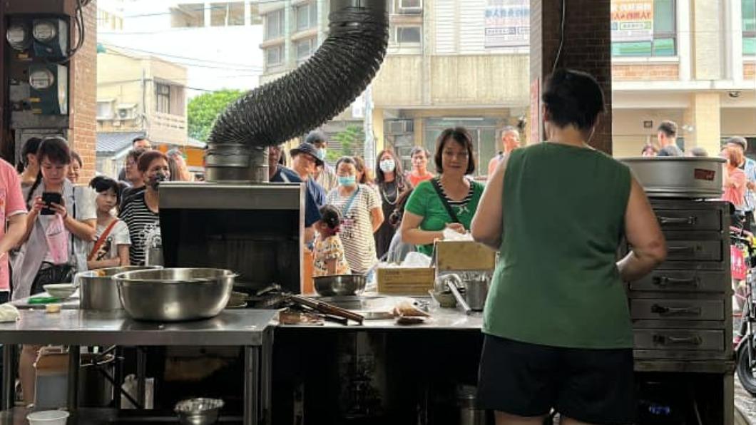 北門口肉圓以酥脆的口感聞名。(圖/翻攝自路上觀察學院)
