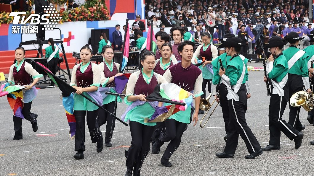 翡翠騎士演奏多首歌曲。（圖／張哲鳴攝）